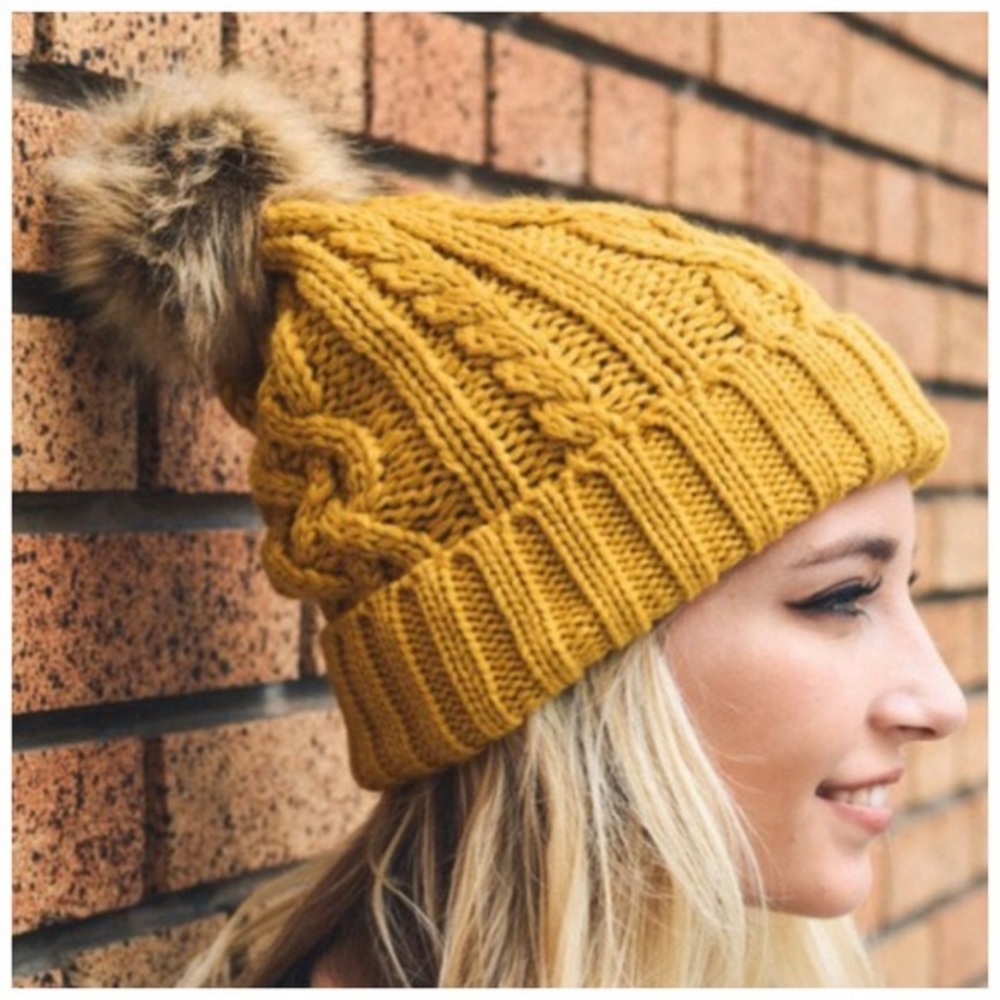 💥SALE💥Cute Warm Cable Knit Mustard Pom Beanie